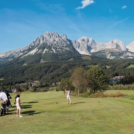 Il campo da golf Wilder Kaiser con il Wilder Kaiser nel fondo, © Tirol Werbung / Sandbichler Peter