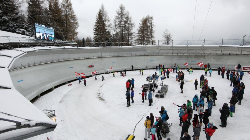 Spettatori alla pista di ghiaccio olimpica Innsbruck-Igls, © Kristen Images