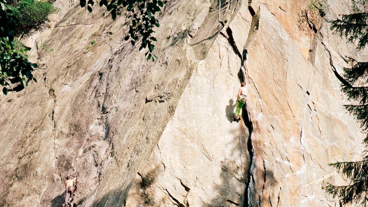 Le aree per l’arrampicata e le pareti boulder dell’alta valle della Zillertal sono tra le più belle delle Alpi, specialmente quelle intorno a Ginzling e sul Penken. Da non perdere è la falesia “Ewige Jagdgründe” con due blocchi di granito di 60 metri nella valle Zemmgrund., © Tirol Werbung