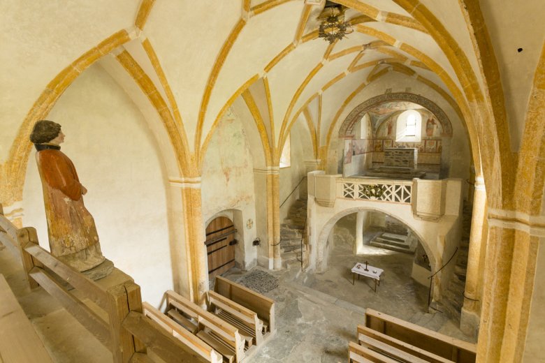 Bella dentro e fuori: la chiesa romanica di St. Nikolaus.