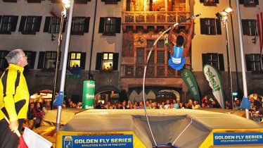 Atleti top nel centro storico di Innsbruck in occasione del Golden Roof Challenge, © Helmut Ploberger