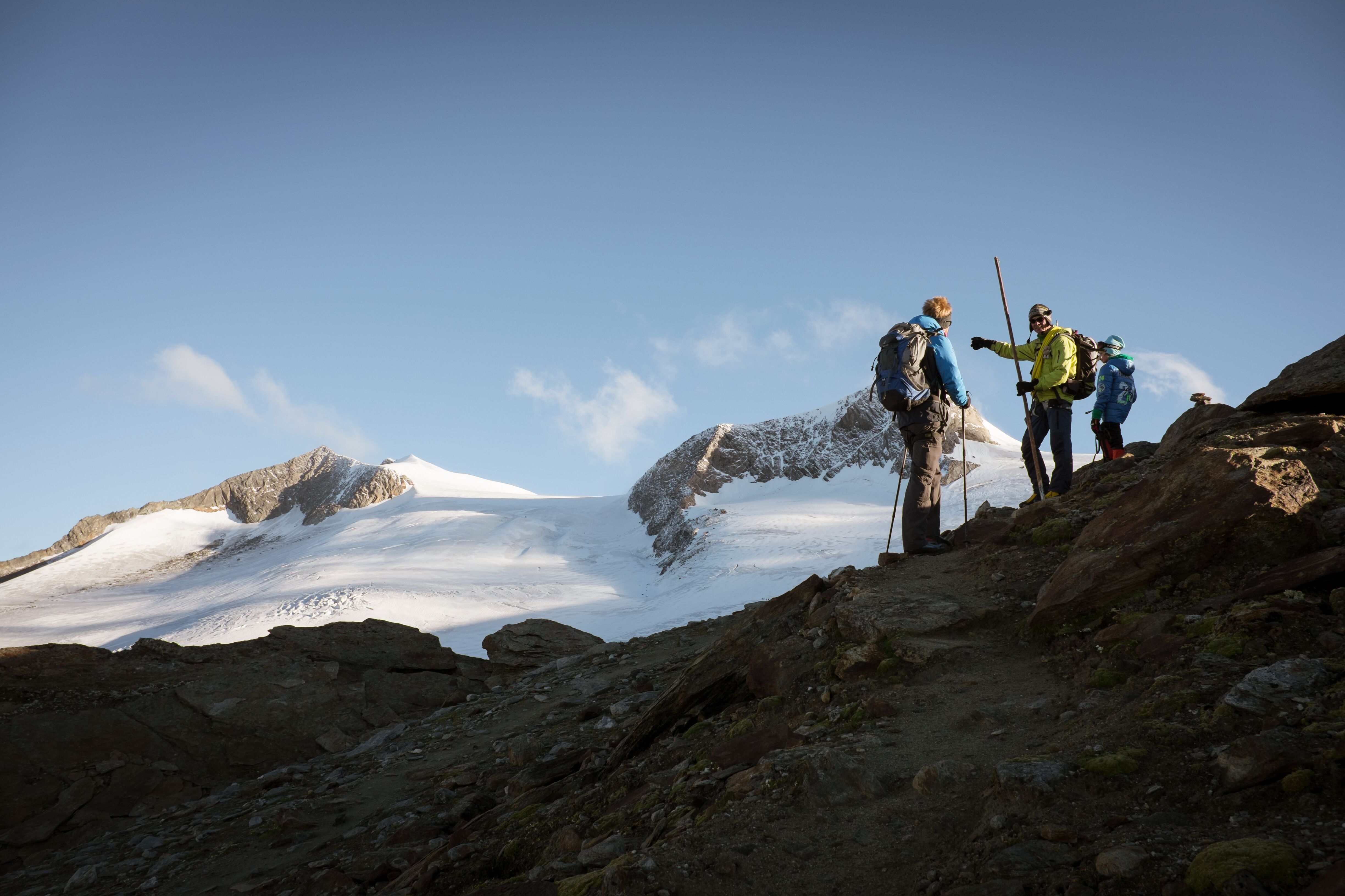 Bergsteiger vor dem Großvenediger in den Hohen Tauern, Osttirol