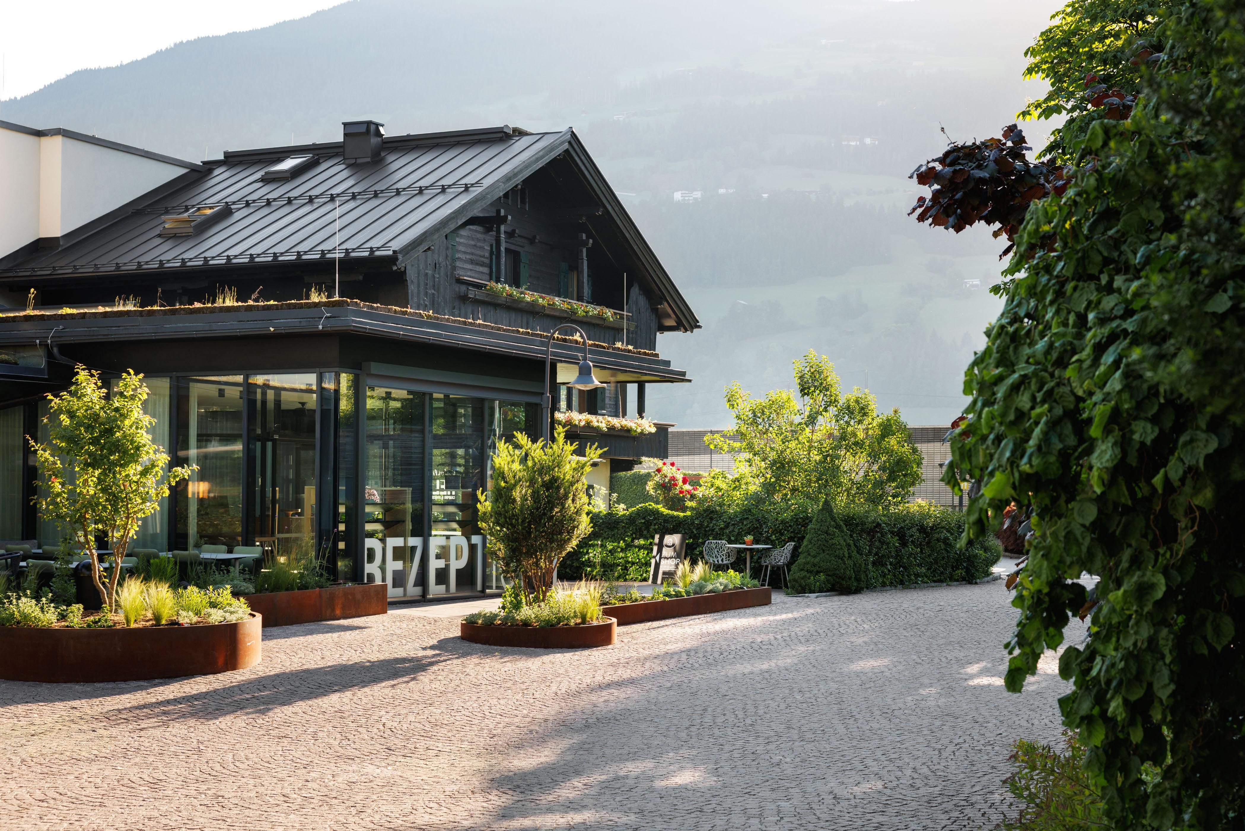 Exterior View Reception Naturally Bright. Camping & Aparthotel