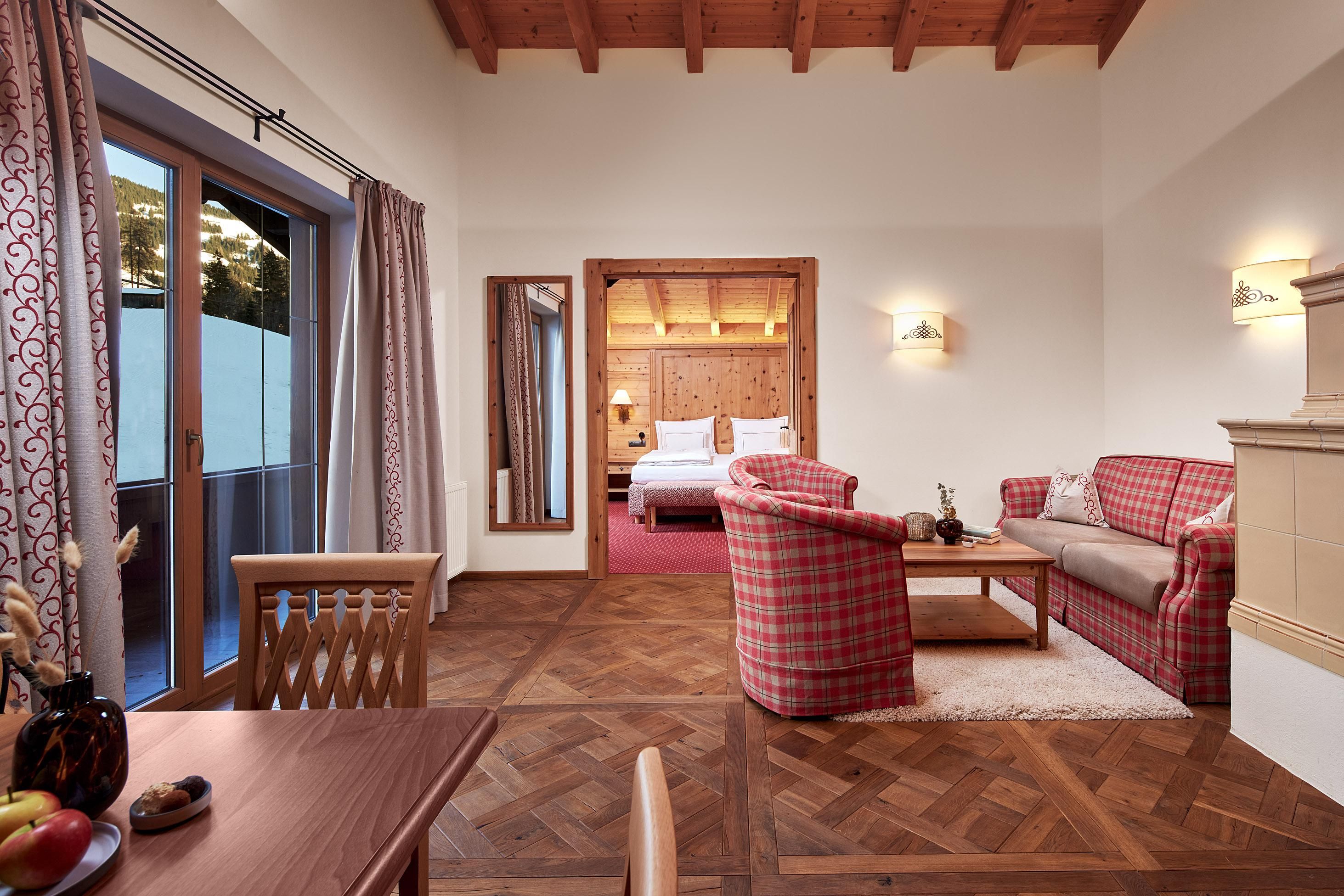 A cozy living room with striped armchairs and a wooden table.
Large windows let in plenty of light and create an inviting atmosphere.