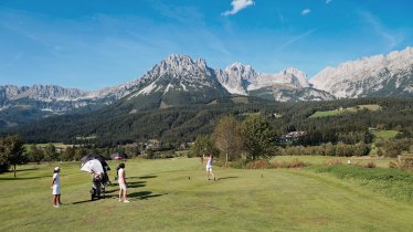 Il campo da golf Wilder Kaiser con il Wilder Kaiser nel fondo, © Tirol Werbung / Sandbichler Peter
