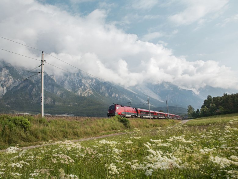 Molte gite sono perfette per chi si sposta in treno o con l&rsquo;autobus.
, © Tirol Werbung, Regina Recht
