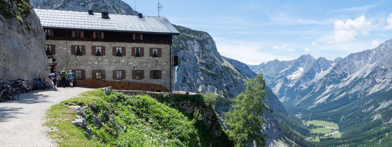 Il rifugio Karwendelhaus, © Tirol Werbung / Markus Jenewein