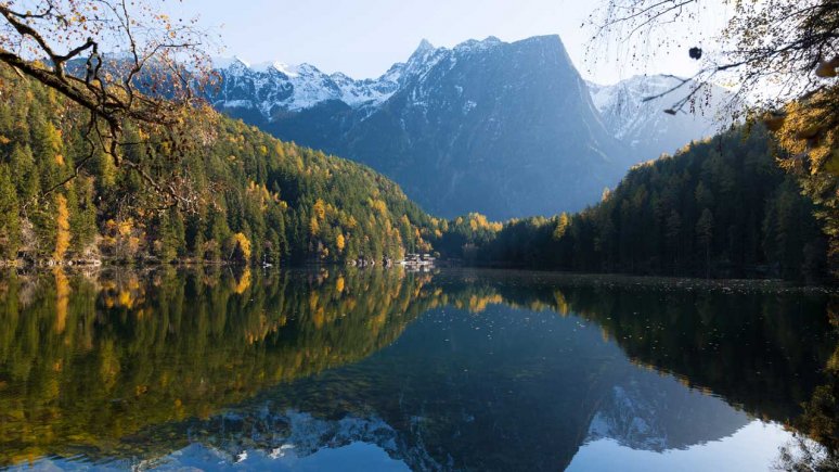 Il lago Piburger See in autunno, Oetz, © Tirol Werbung/Mario Webhofer