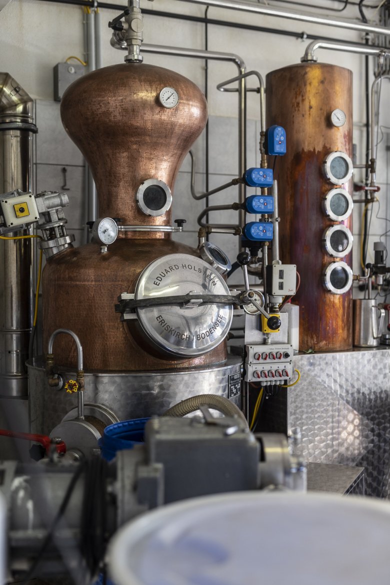 La distilleria di Krautinger pi&ugrave; moderna del mondo si trova nell&#39;ex garage della fattoria Steinerhof. Ogni anno vengono prodotti solo 2.000 litri circa.
