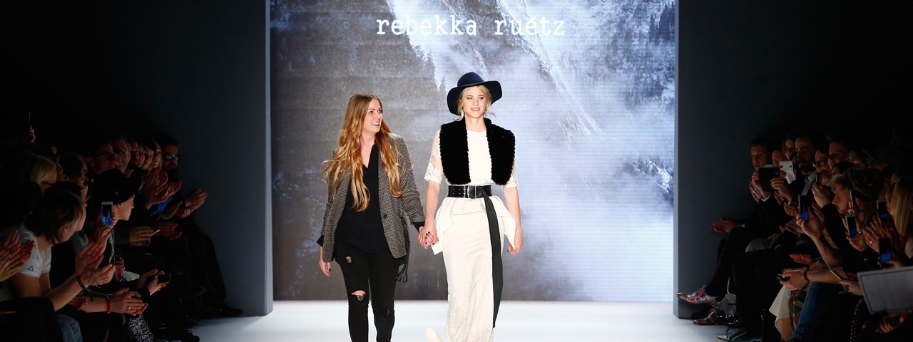 La stilista tirolese Rebekka Ru&eacute;tz sulla passerella della Berlin Fashion Week., © Frazer Harrison/Getty Images