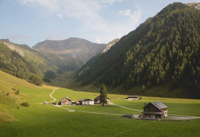 Ristorante Kasern nella valle Schmirntal, © Tirol Werbung/Bert Heinzlmeier