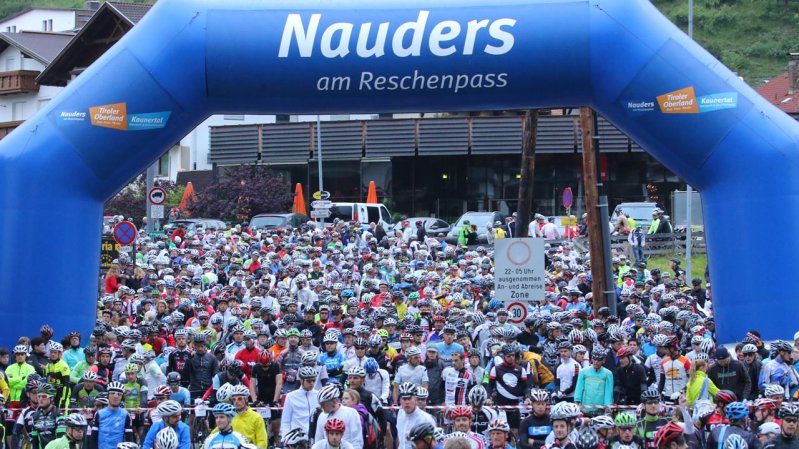 Giro dei tre paesi: fino a 3.000 partecipanti pedalano attraverso l'Austria, l'Italia e la Svizzera, © sportograf