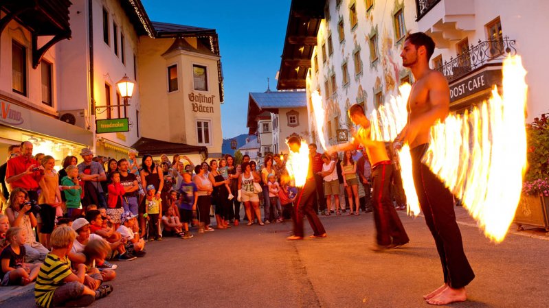Artisti di fuoco al "Lang & Klang" a St. Johann in Tirolo, © TVB Kitzbüheler Alpen/St. Johann