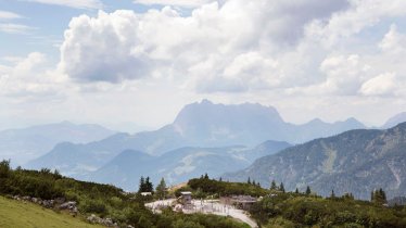 Triassic Park con lo sfondo del Wilder Kaiser, © Tirol Werbung/Frank Bauer