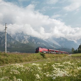 Molte gite sono perfette per chi si sposta in treno o con l&rsquo;autobus.
, © Tirol Werbung, Regina Recht