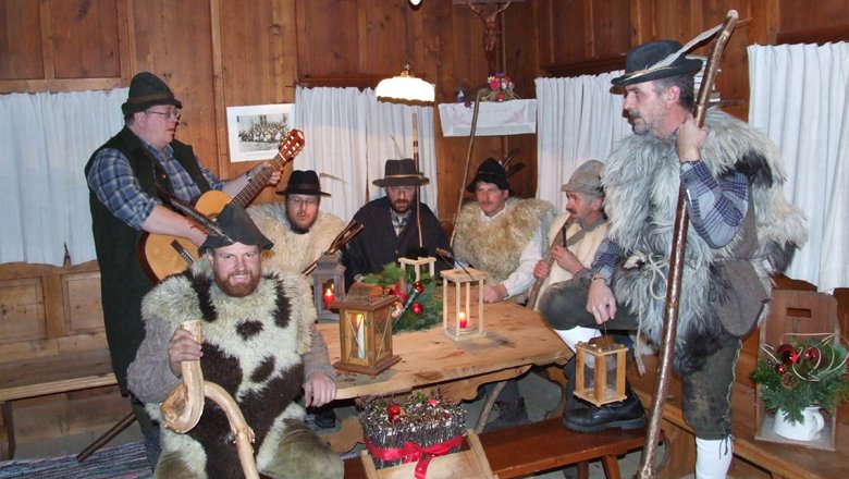 Gli “Anklöpfler”, un gruppo di usi e costumi tradizionali tirolesi., © Wildschönau Tourismus