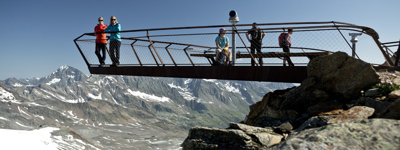 La piattaforma in vetta &quot;Top of Tyrol&quot; al ghiacciaio dello Stubai, © Stubaier Gletscher/eyes5-Mirja Geh