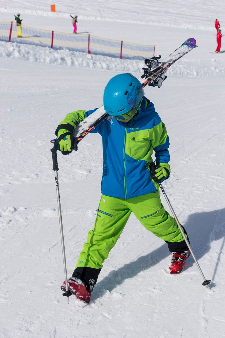 Questo &egrave; esattamente il modo in cui il professionista porta i suoi sci.
, © Hans Herbig