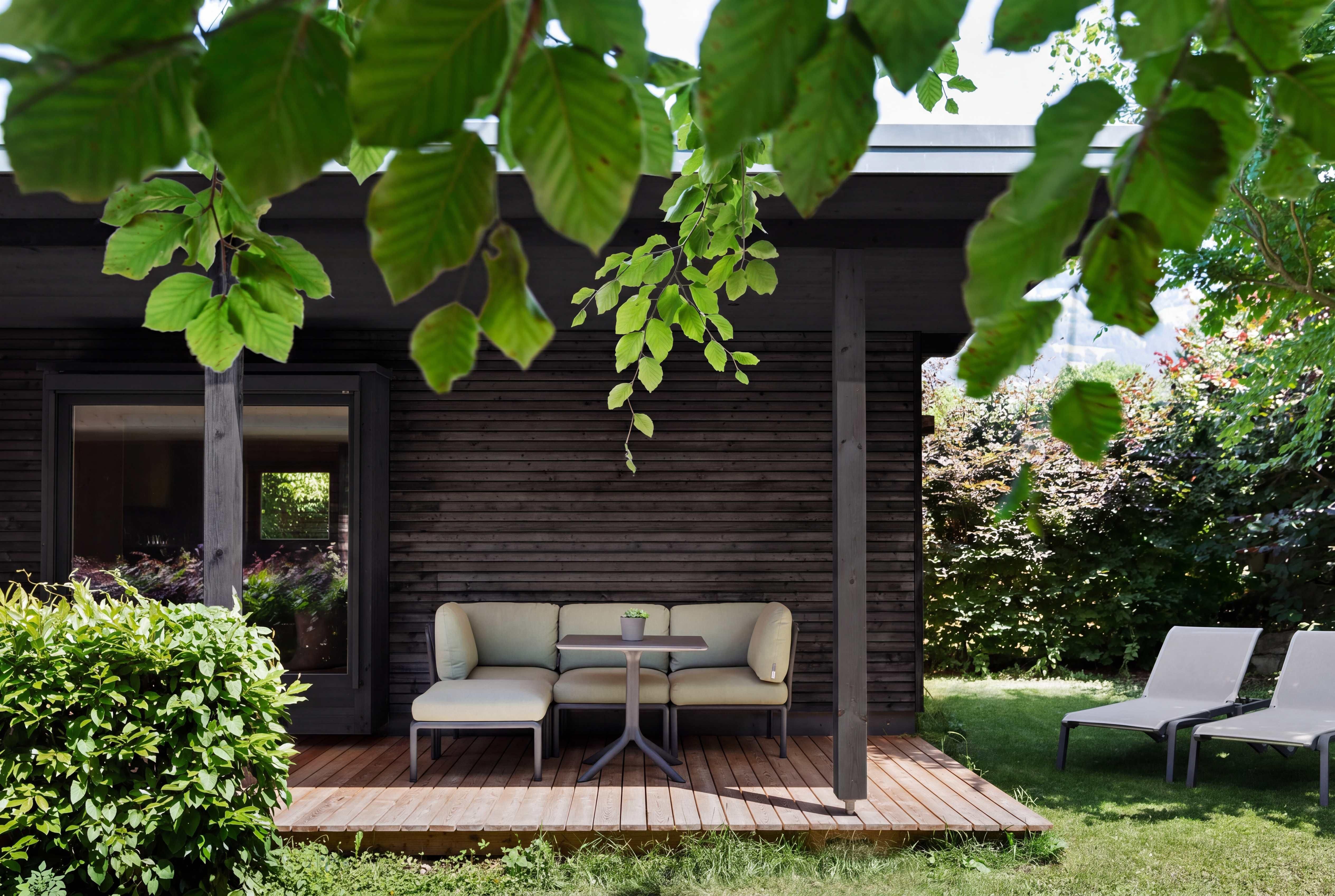 Terrace of the garden lodge from Naturally Bright. Camping & Aparthotel