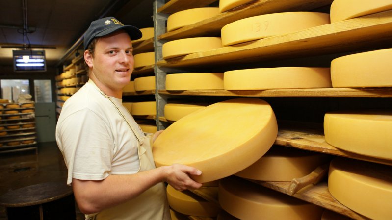 Produzione di formaggio al caseificio Niderkaser, © Hannes Dabernig