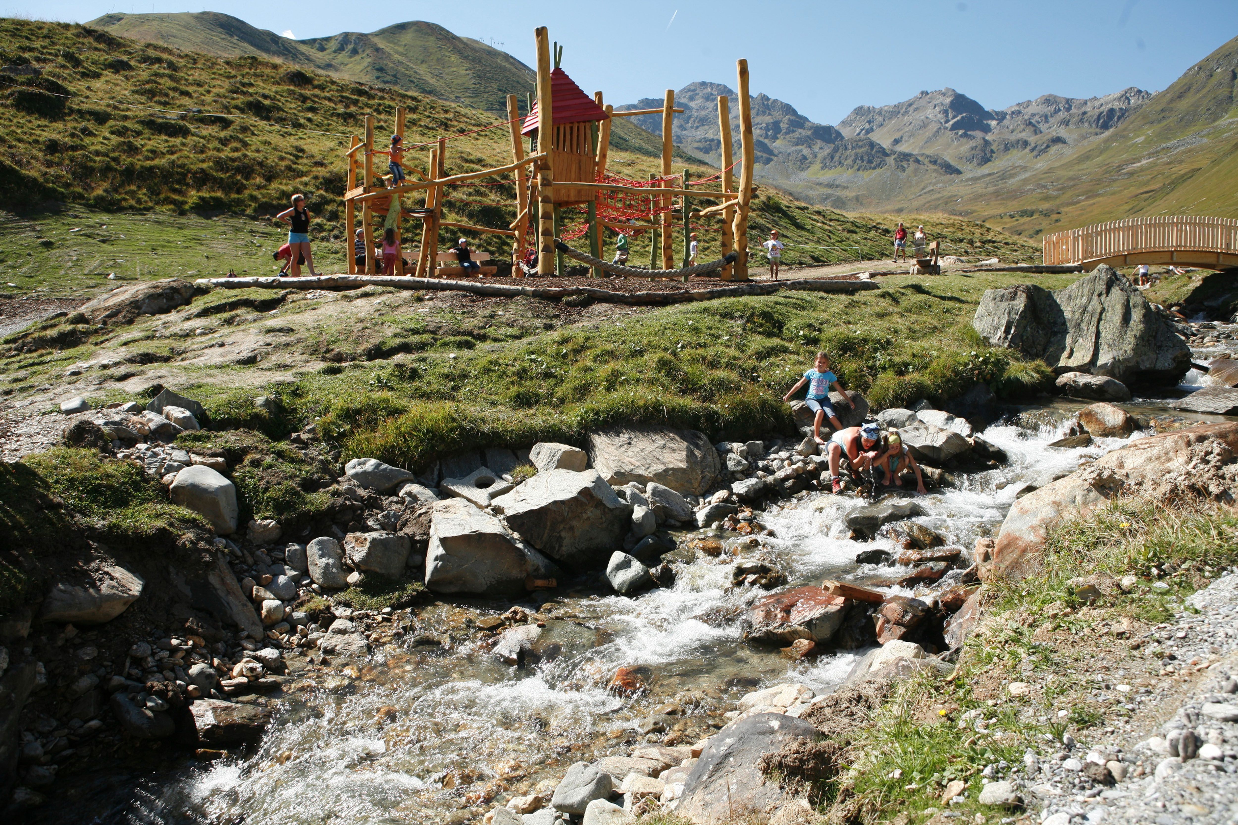 Murmliwasser Serfaus, Holzspielplatz am Bergbach