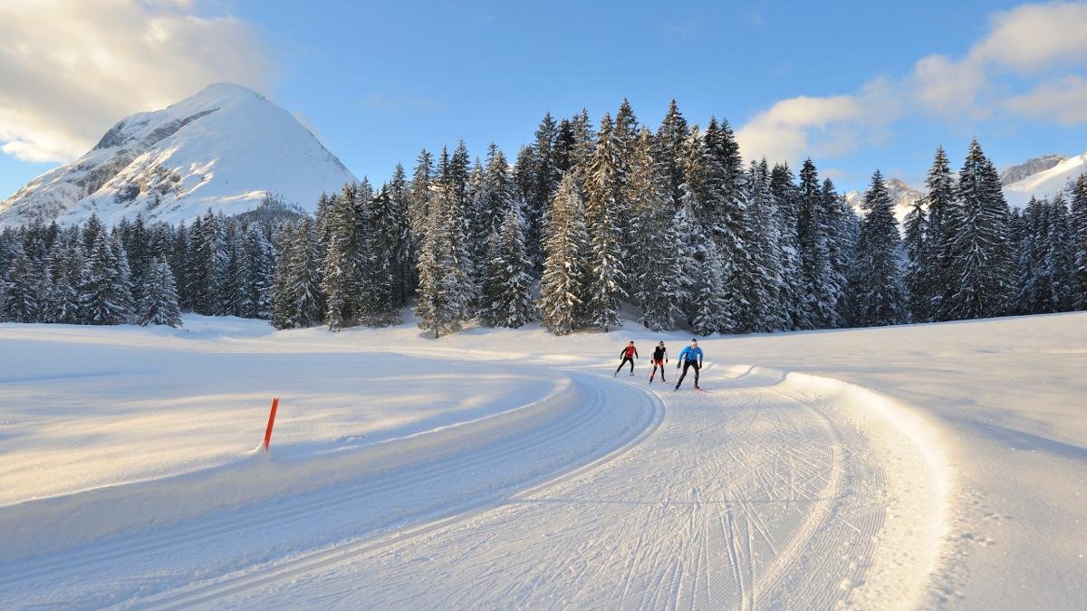 Sci allacciati, un panorama invernale incredibile - per essere felici serve poco, © Tirol Werbung